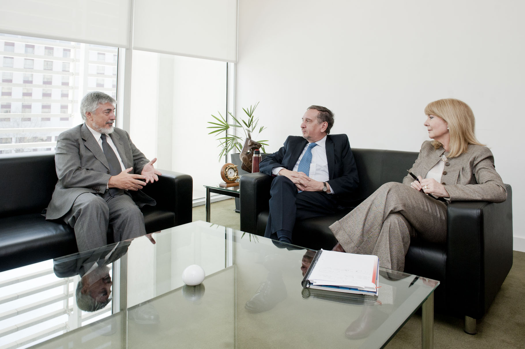 baranao-recibio-al-agregado-cientifico-de-italia-