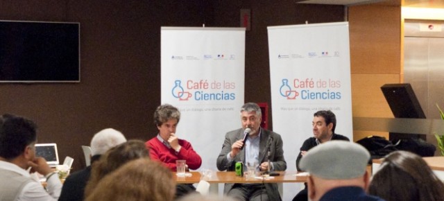 José Kenny, expresidente de RCAI, dictó una charla para el «Café de las Ciencias» en Buenos Aires