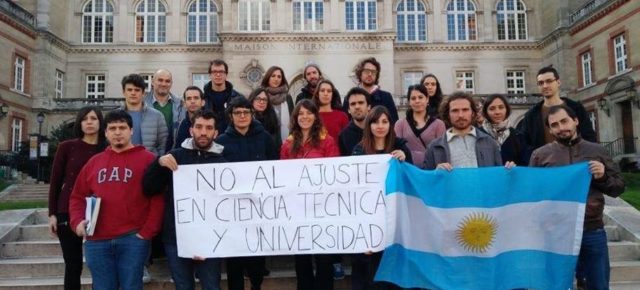 Becarios e investigadores argentinos en Francia se movilizan por el ajuste en Ciencia y Tecnolgía