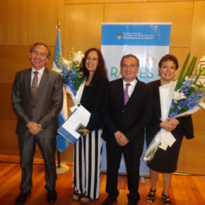 Alicia Acosta y Beti Piotto recibieron el premio RAICES Alicia Acosta y Beti Piotto recibieron el premio RAICES