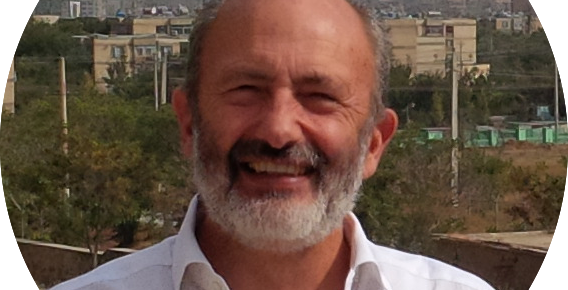 El Prof. Edgardo Giordani de la Universitá di Firenze y miembro de la RCAI uno de los Premios RAÍCES 2023
